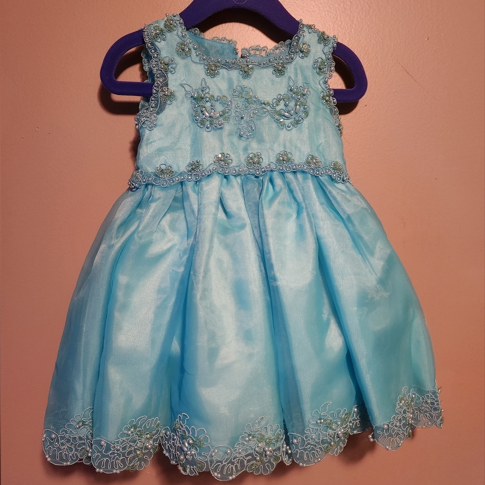 Gorgeous baby blue pageant dress. Has several pearl beads open back 2 bows